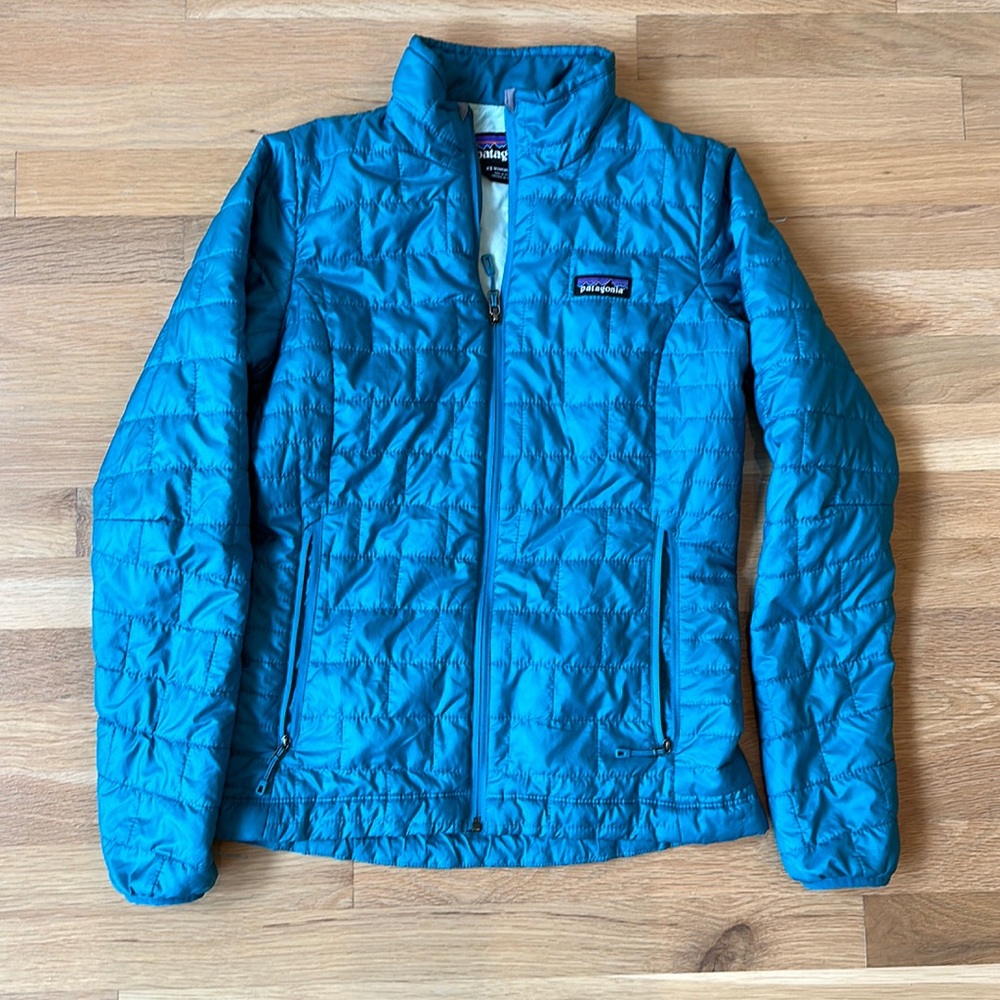 Patagonia women’s nano puff jacket